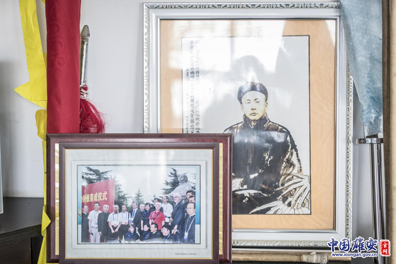 練功房隨處可見與精武體育會相關的照片，圖中墨像為精武體育會創始人、國術大師霍元甲。李鑫 攝