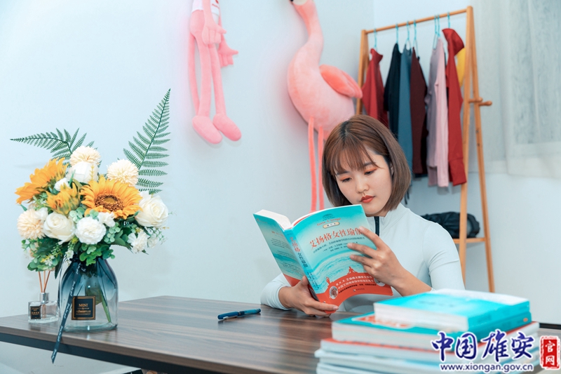 熱情開朗，善良樂觀，這個90后女孩不僅堅持了自己的夢想，還用所知所學回報家鄉。她只是雄安新區新青年的一個縮影，正因為有了她，有了無數個他們，雄安新區才更顯朝氣蓬勃。中國雄安官網記者毛鶴然 攝