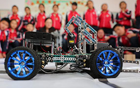 機(jī)器人課程進(jìn)小學(xué) 激發(fā)學(xué)生創(chuàng)新力