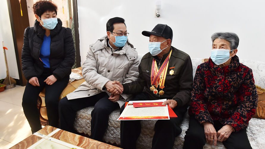 張國華春節前赴基層走訪慰問