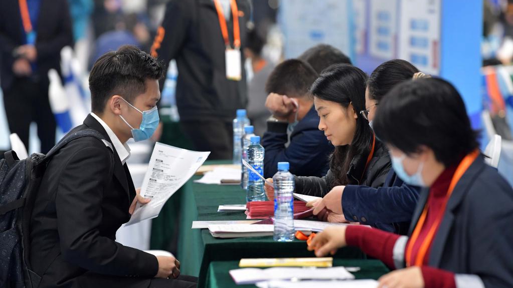 2022年就業(yè)如何“穩(wěn)”？