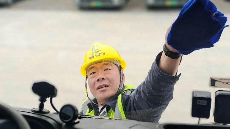 腳下的路，通向遠方的夢