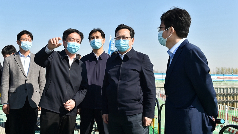 張國華到啟動區調研項目建設進展情況并召開專題會議
