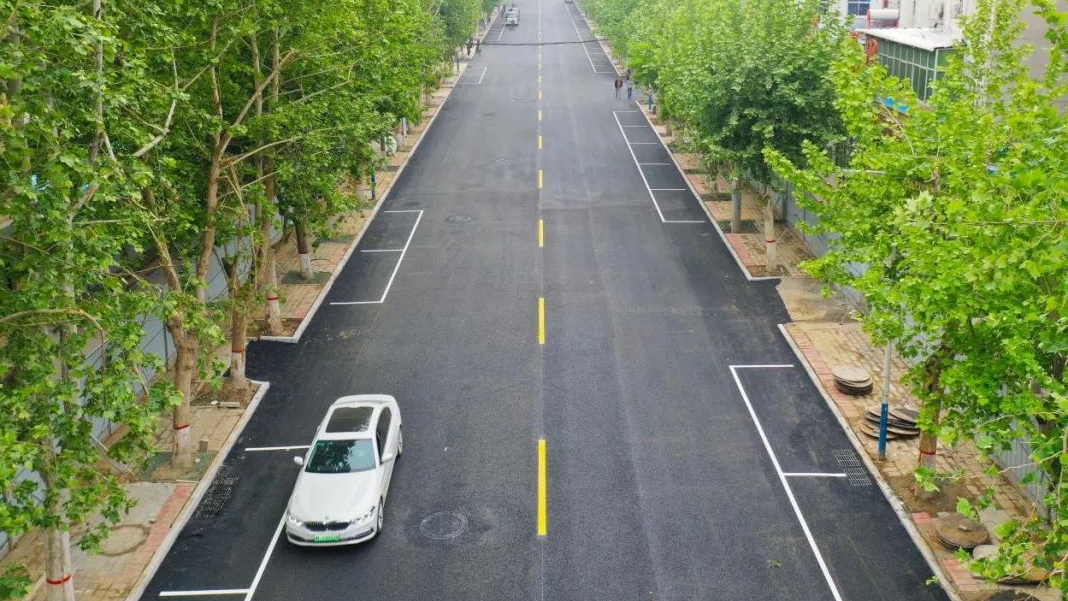 通車?yán)玻∪莩强h2022年雨污分流改造提升項目二標(biāo)段工程板正大街路段建成通車