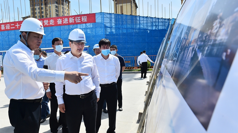 張國華調研容東片區市場化項目和容西片區安置房項目建設情況并召開黨工委專題會議