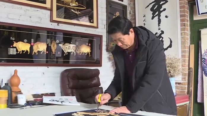 熱士雄安丨“畫匠”劉國對(duì)：蘆葦巧手作畫 非遺藝術(shù)傳承
