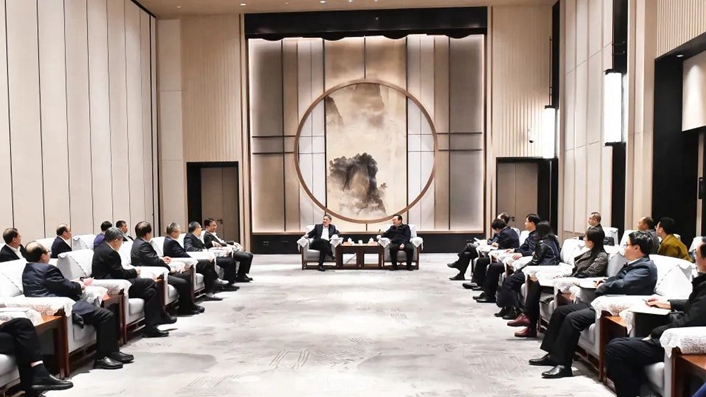 張國華與中國華能集團有限公司黨組書記、董事長溫樞剛一行舉行工作座談
