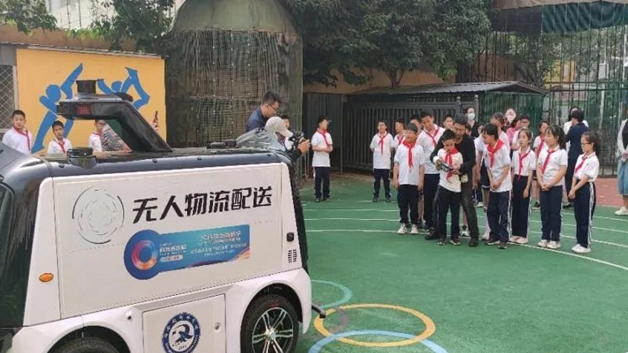 “智繪未來(lái)”在雄安丨無(wú)人車(chē)進(jìn)校園啦！