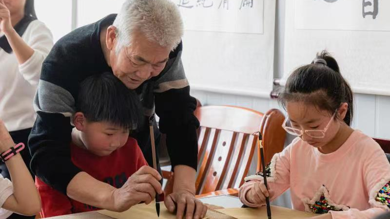 雄安新區(qū)雄縣公益書法課堂點(diǎn)亮學(xué)生成長路