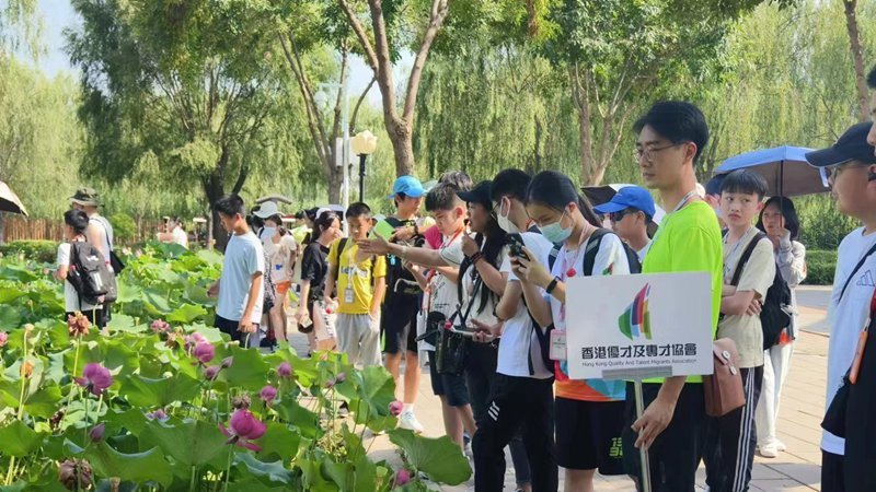 香港45名中學生到雄安新區參觀學習