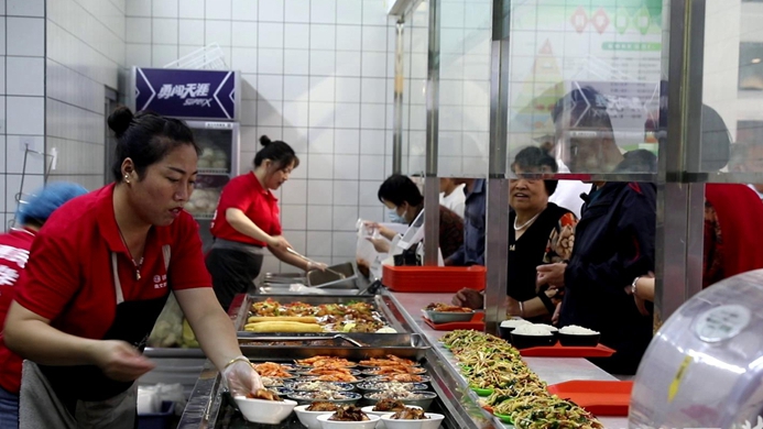 高質量發展調研行丨社區食堂飄出“幸福味道”